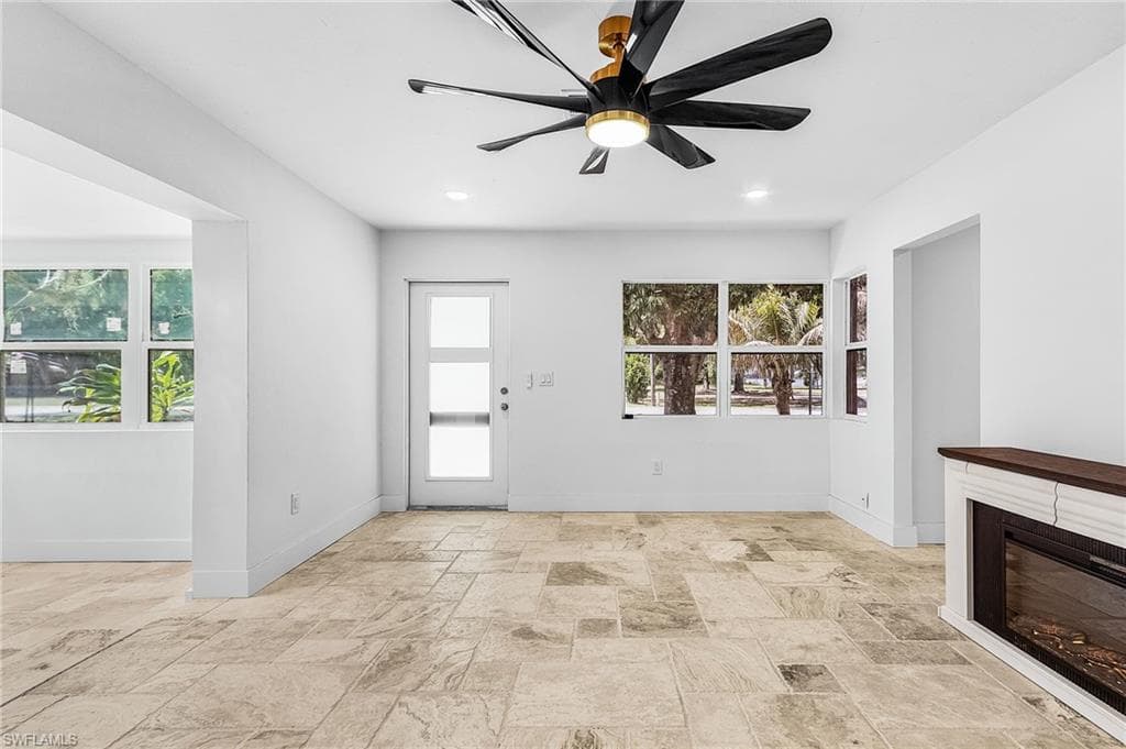 209 Kingston Dr, Fort Myers, photo 3