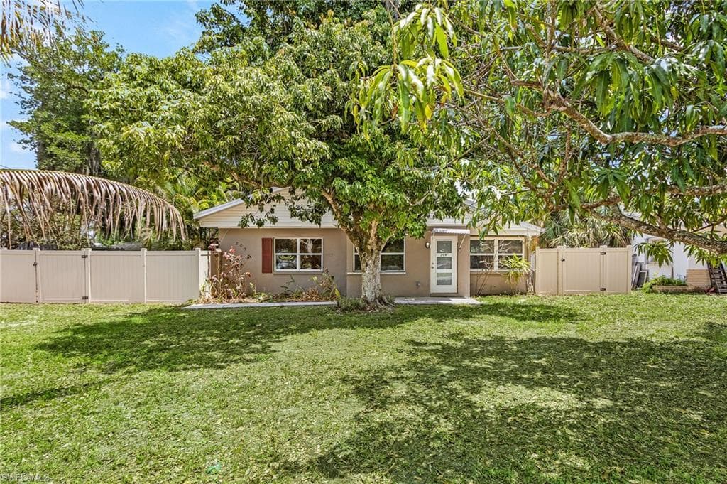 209 Kingston Dr, Fort Myers