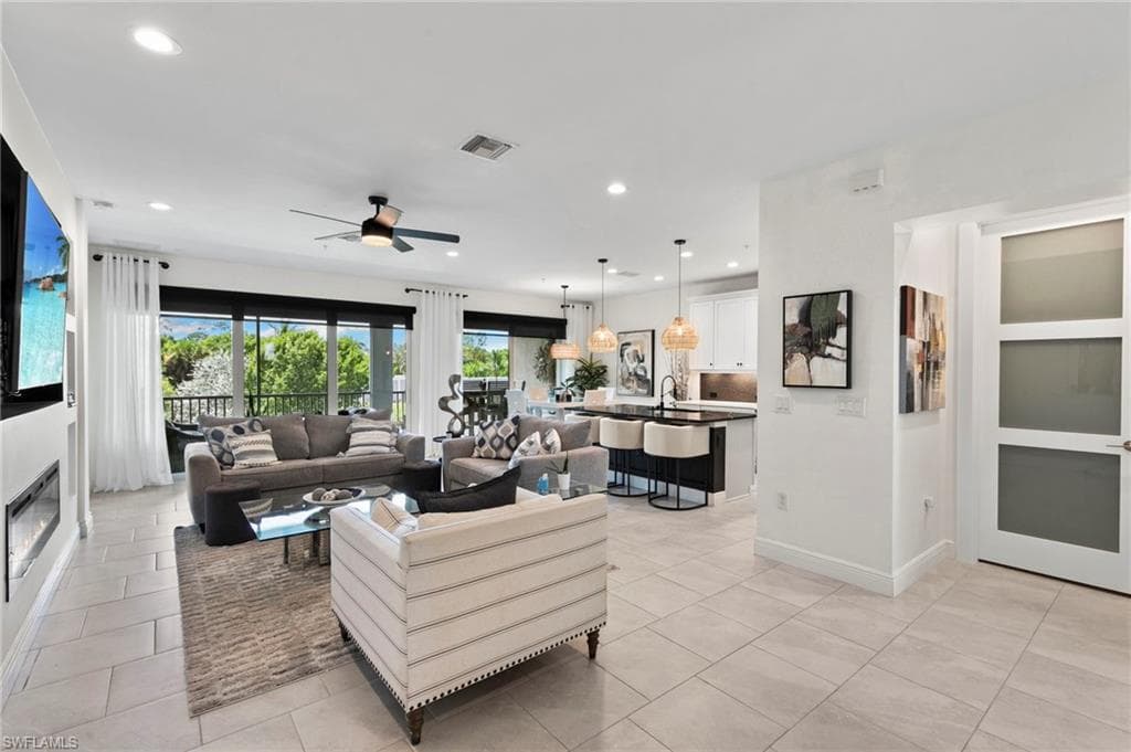 2567 Seychelles Dr #207, Naples, photo 2