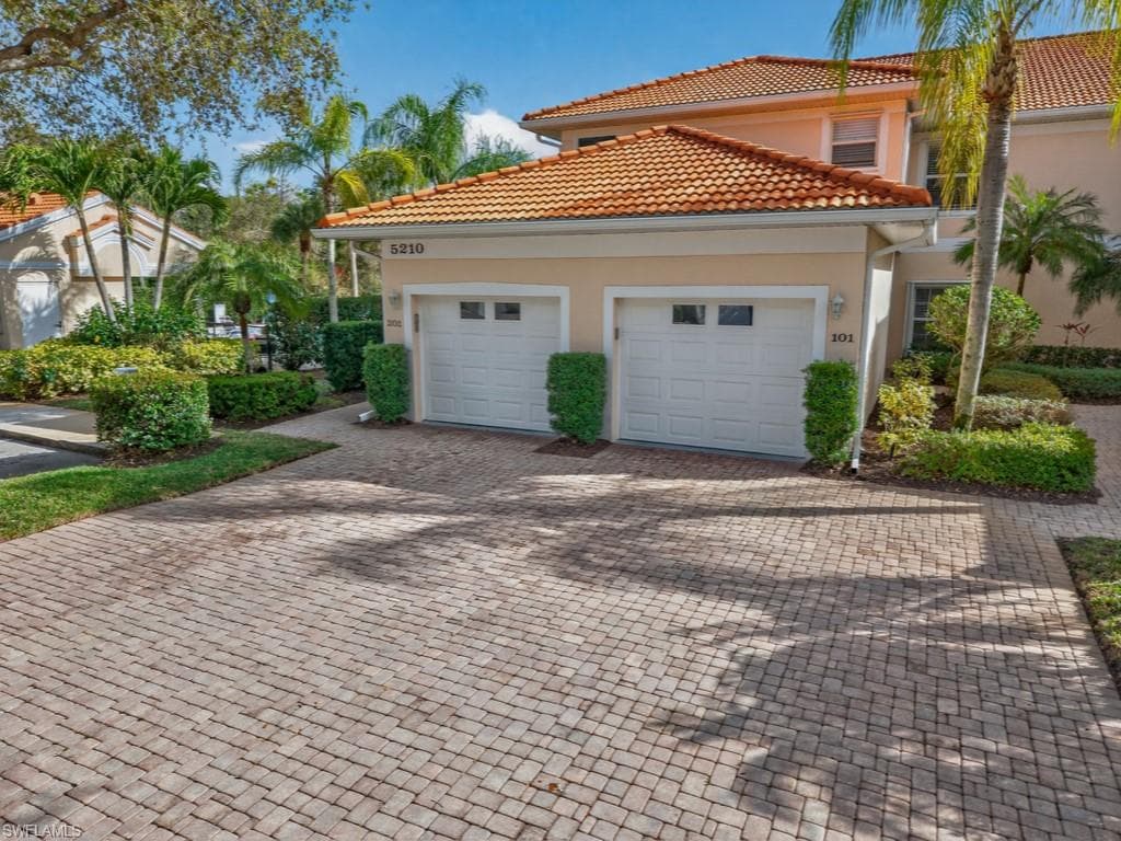5210 Birmingham Dr #101, Naples