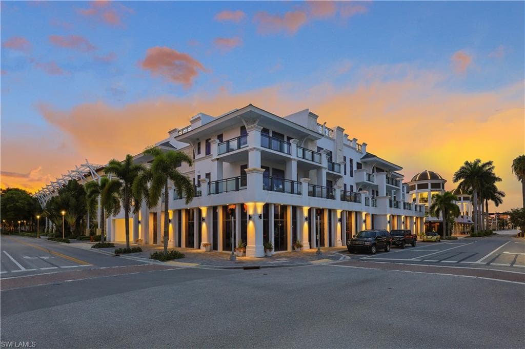 875 6th Ave #304, Naples