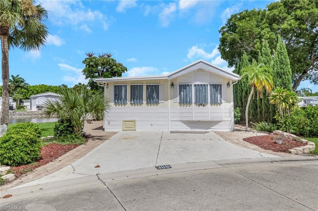 386 Leopard Ln #386, Naples