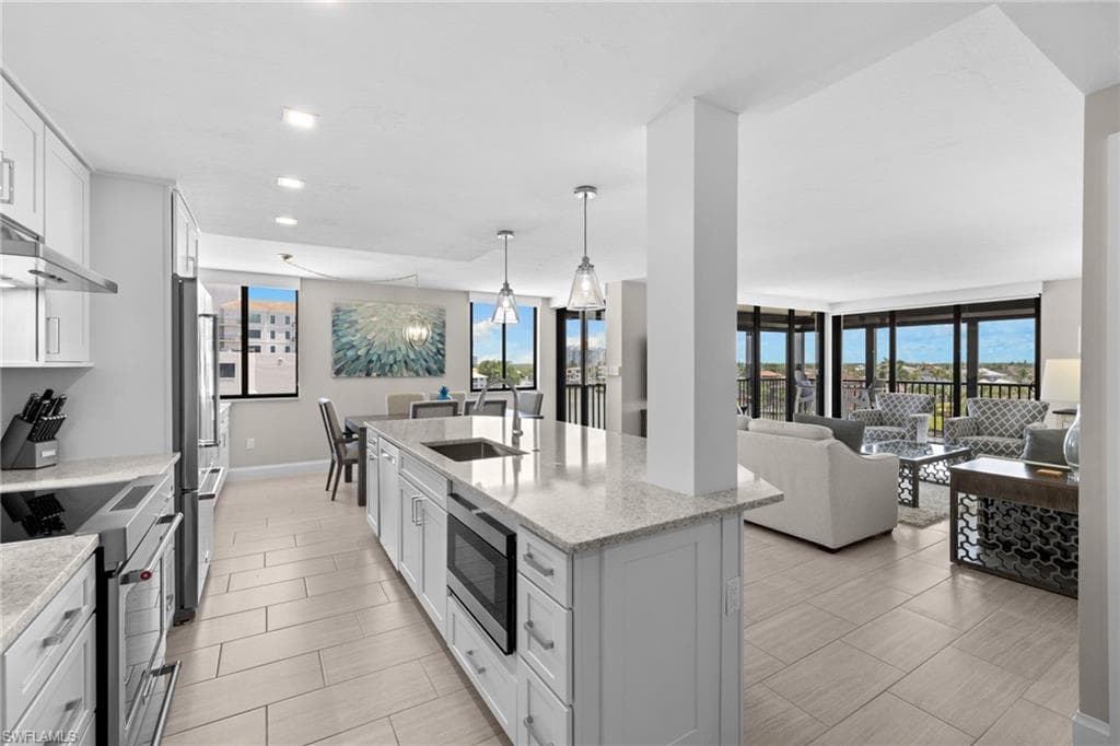 10482 Gulf Shore Dr #251, Naples