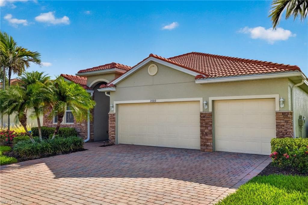 3000 Sunset Pointe Cir, Cape Coral, photo 2