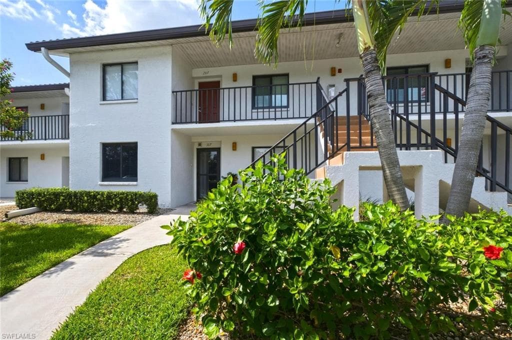 4987 Pepper Cir #107, Naples, photo 2