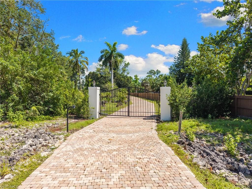 6521 Livingston Woods Ln, Naples, photo 3