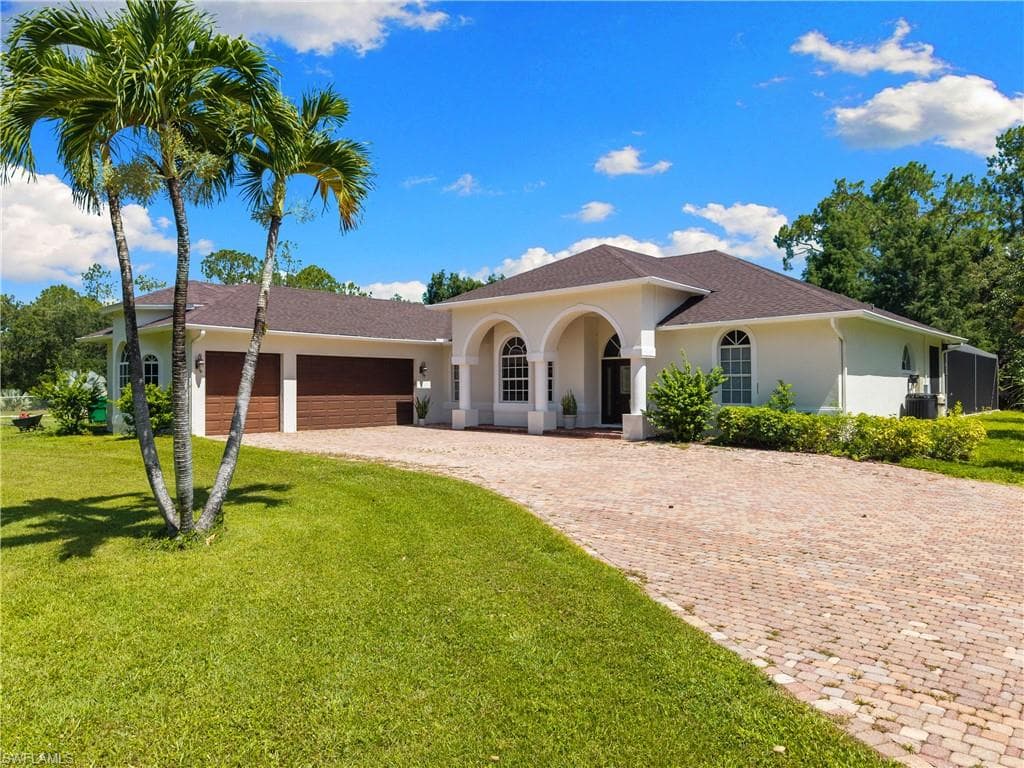6521 Livingston Woods Ln, Naples