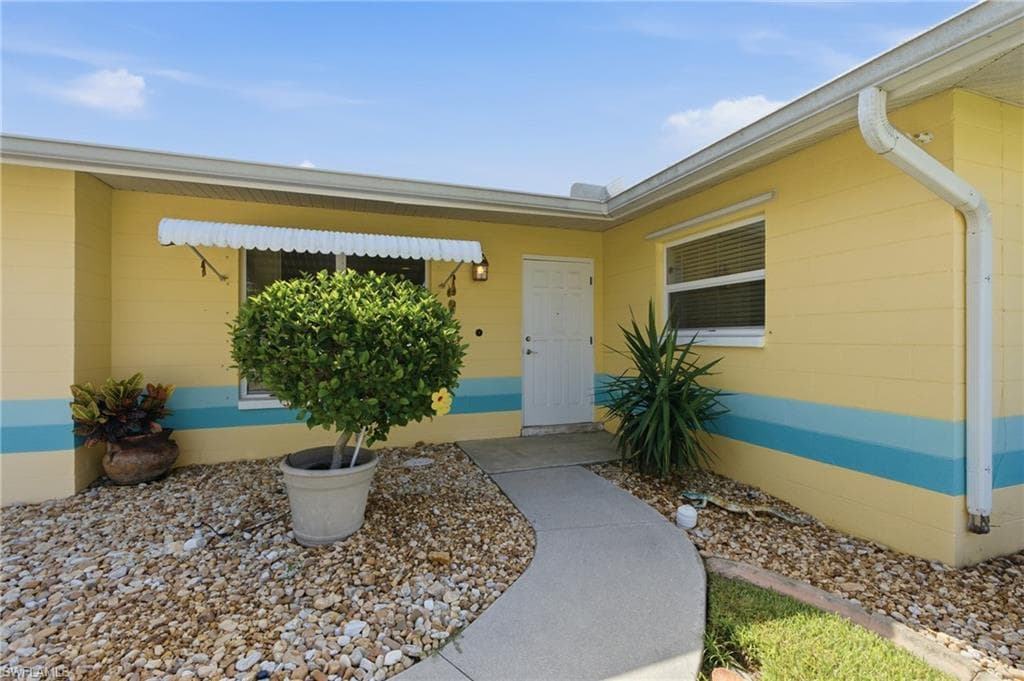 4933 Triton Ct, Cape Coral, photo 2