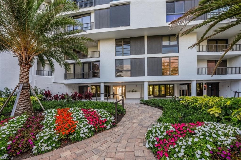 2381 Gulf Shore Blvd #503, Naples, photo 2