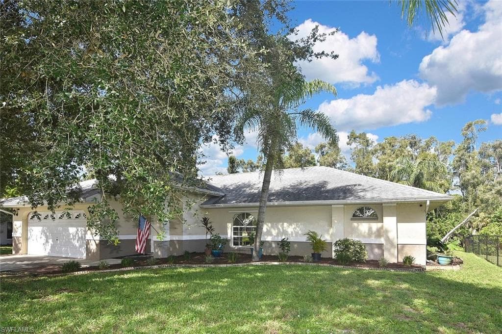 18674 Spruce Dr, Fort Myers, photo 2