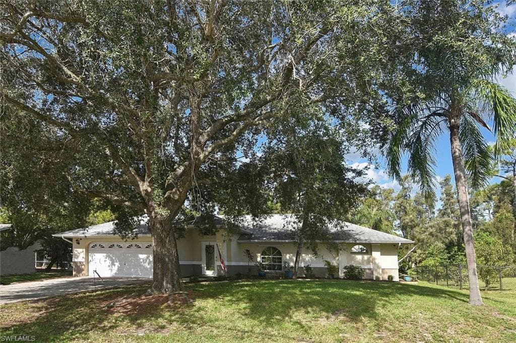18674 Spruce Dr, Fort Myers