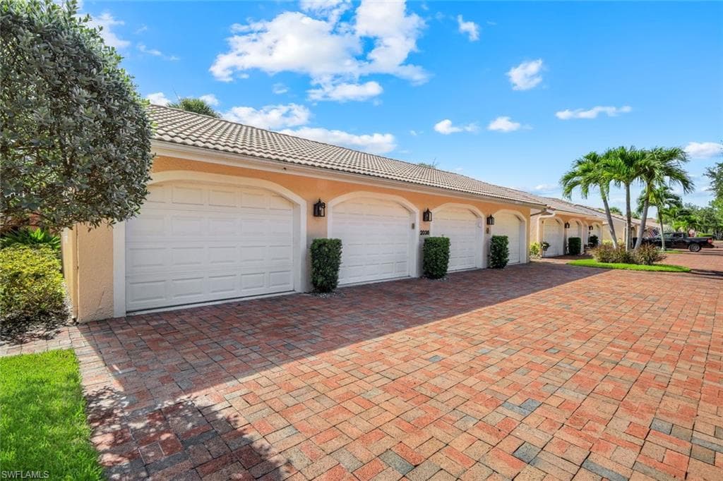 2036 Cascades Dr #7, Naples, photo 2