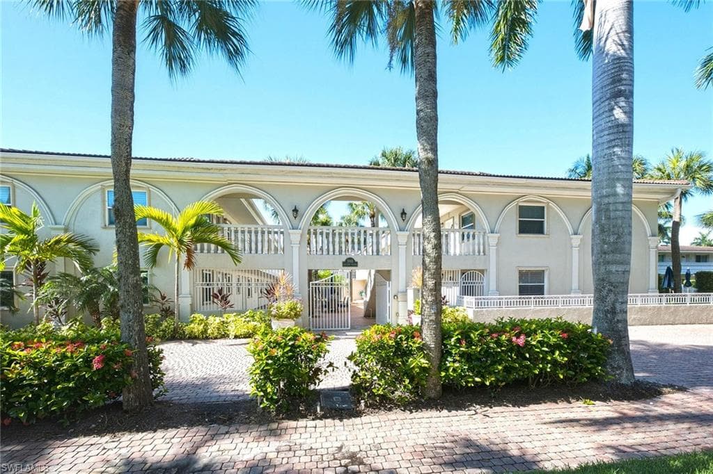 980 7th Ave #204, Naples
