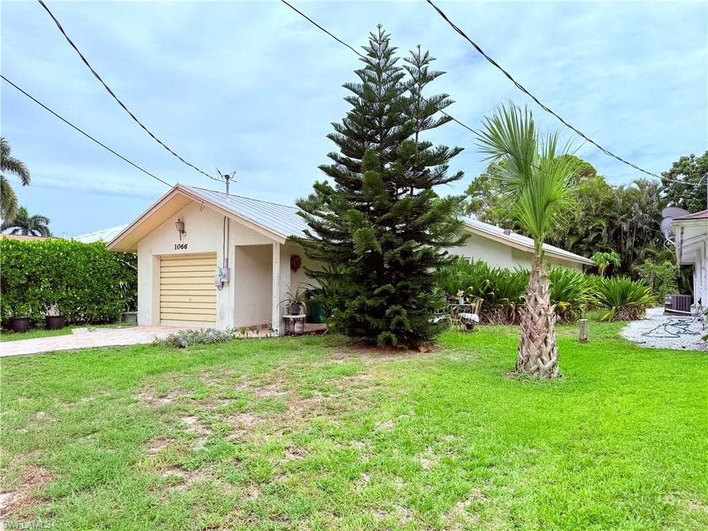 1066 Highlands Dr, Naples