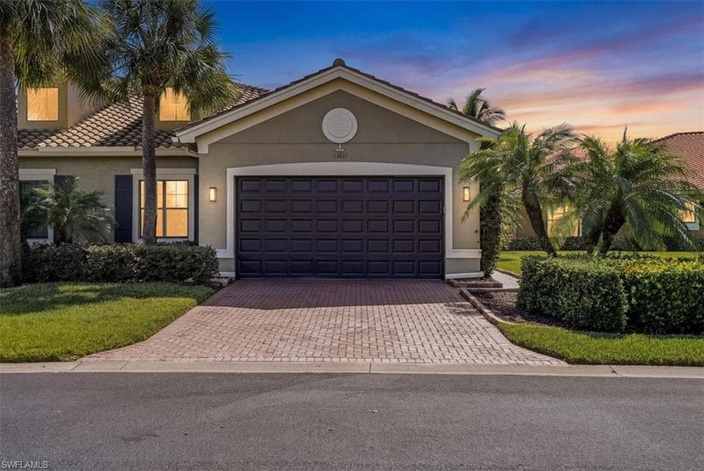 13421 Coronado Dr, Naples
