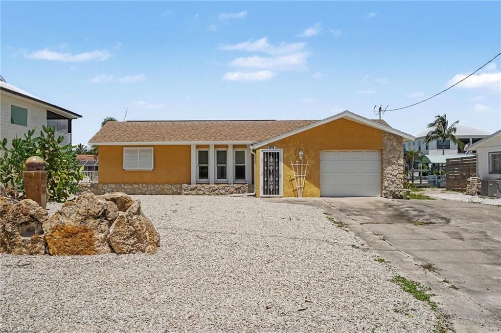 2456 Sycamore St, St. James City, photo 2