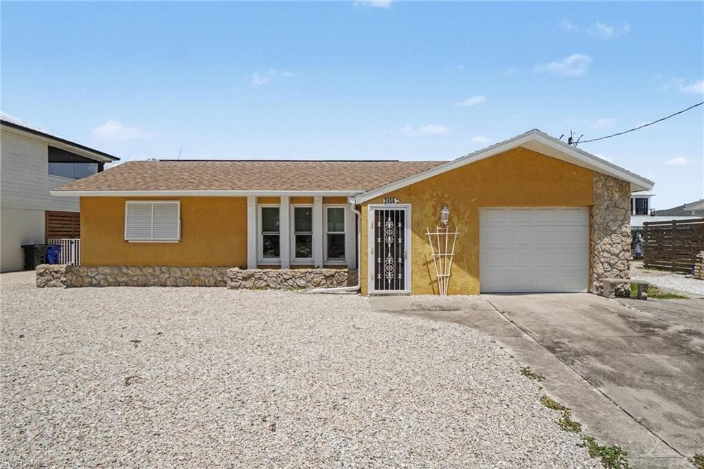 2456 Sycamore St, St. James City, photo 3