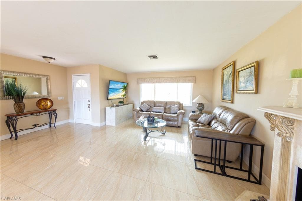188 Gulfstream St, Marco Island, photo 2