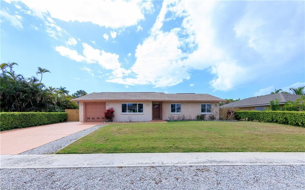 188 Gulfstream St, Marco Island