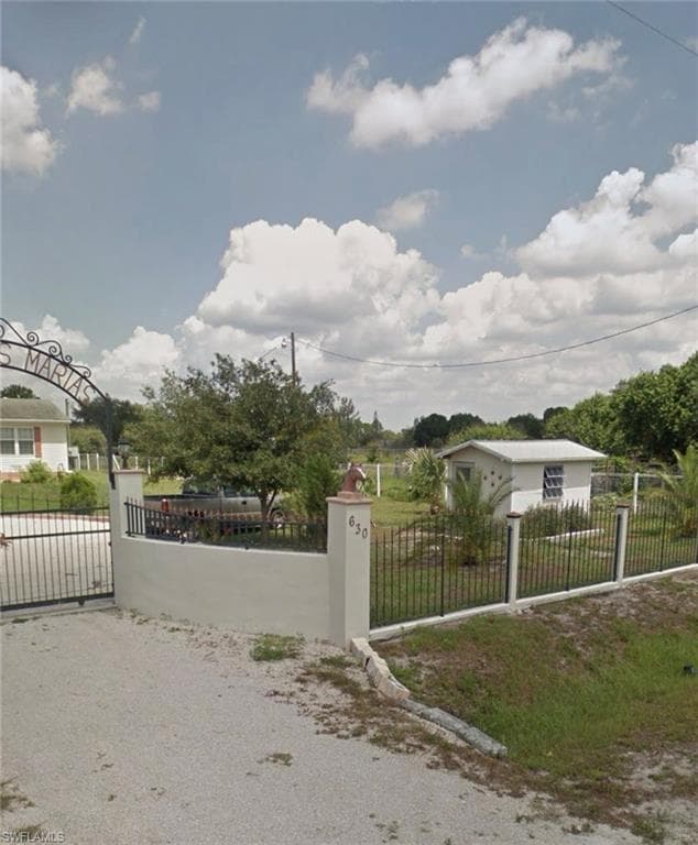 630 Coral St, Clewiston, photo 2