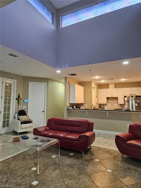 915 Barbara Ct, Lehigh Acres, photo 2