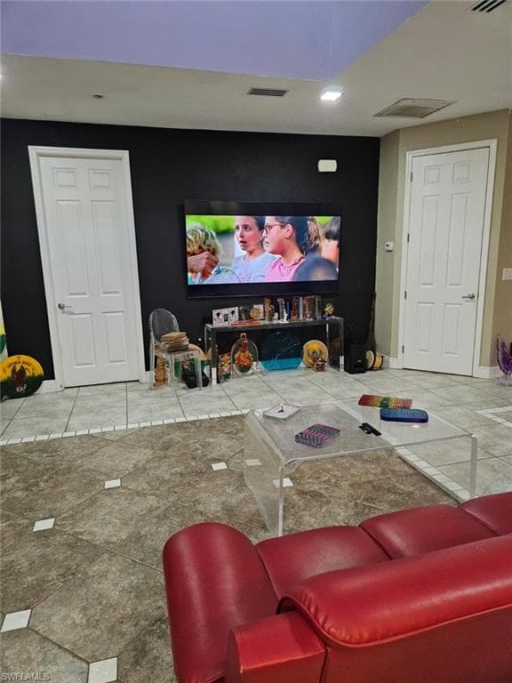 915 Barbara Ct, Lehigh Acres, photo 3