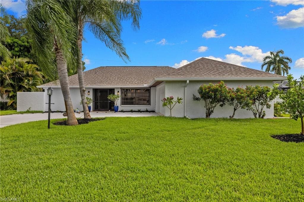 433 Golfview Dr, Naples
