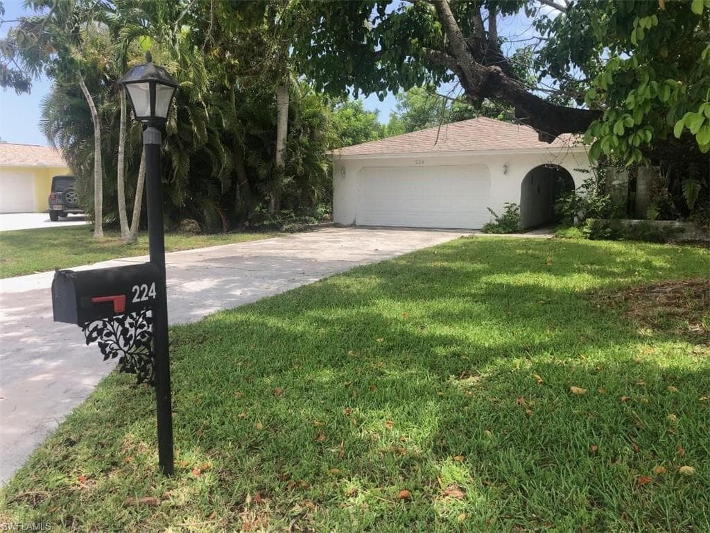 224 Pine Valley Cir, Naples