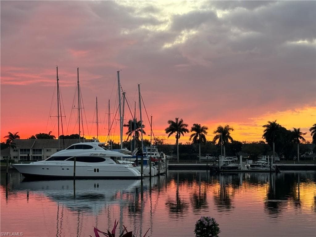 326 Stella Maris Dr, Naples
