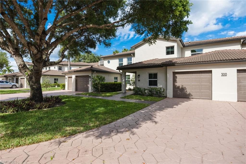 300 Diamond Cir #308, Naples, photo 2