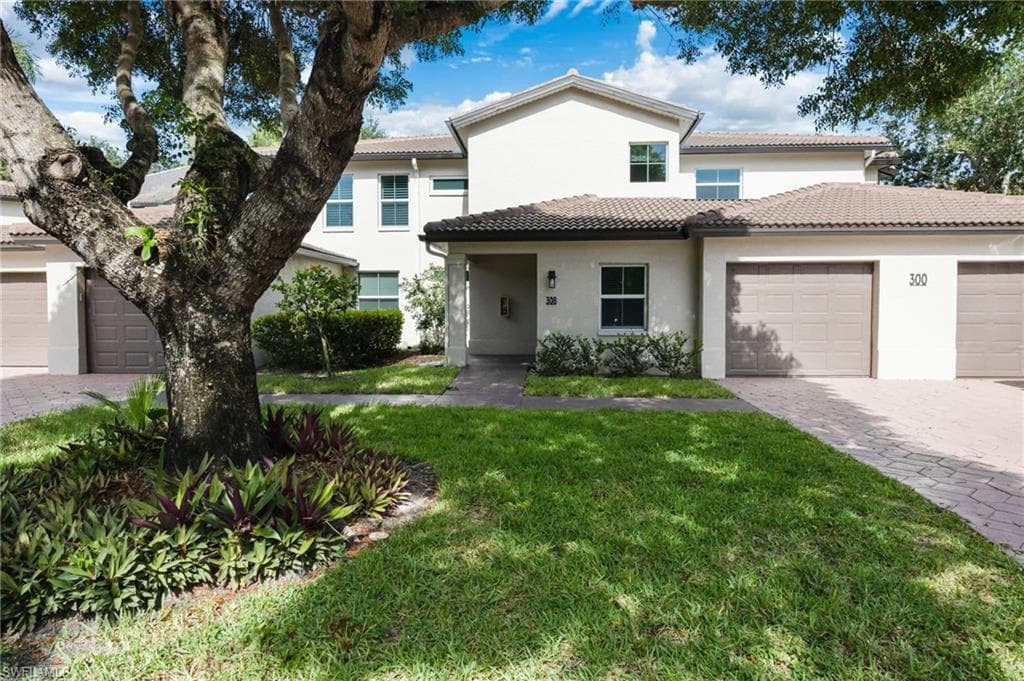 300 Diamond Cir #308, Naples