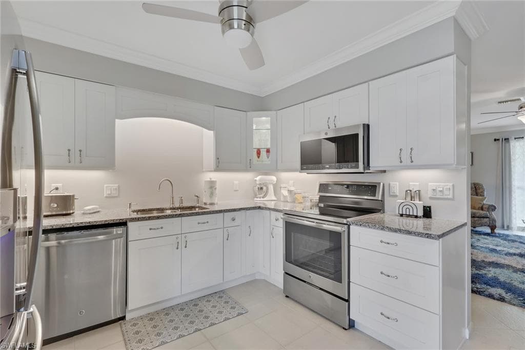 175 Crown Dr, Naples, photo 2