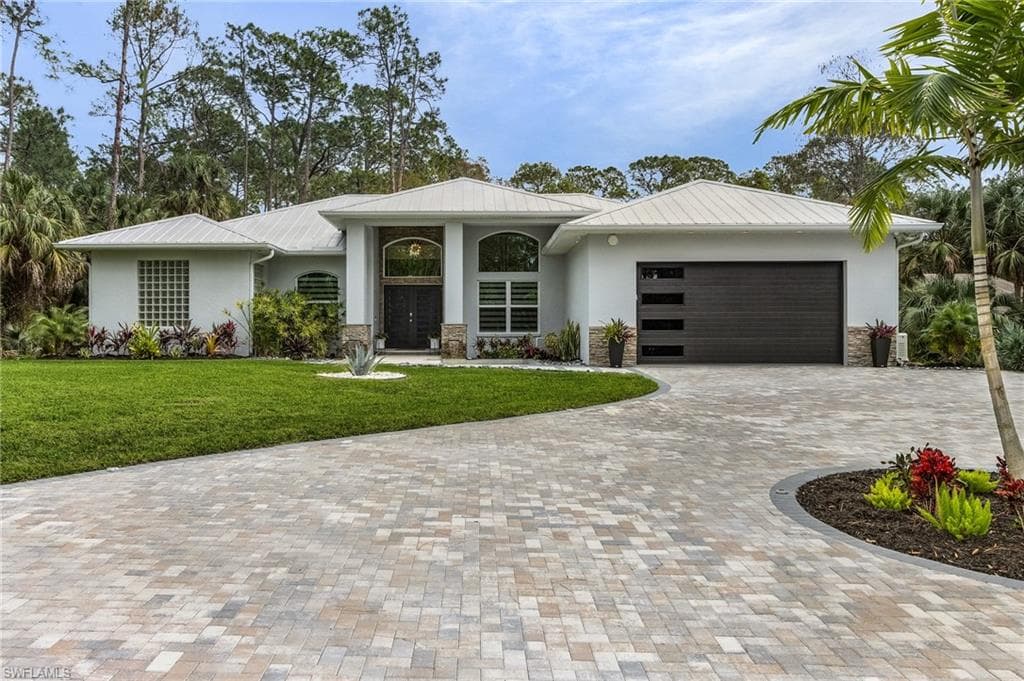 364 Logan Blvd, Naples, photo 2