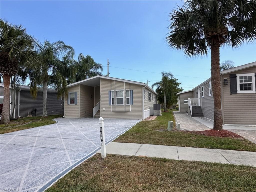 1307 Silver Lakes Blvd, Naples, photo 2