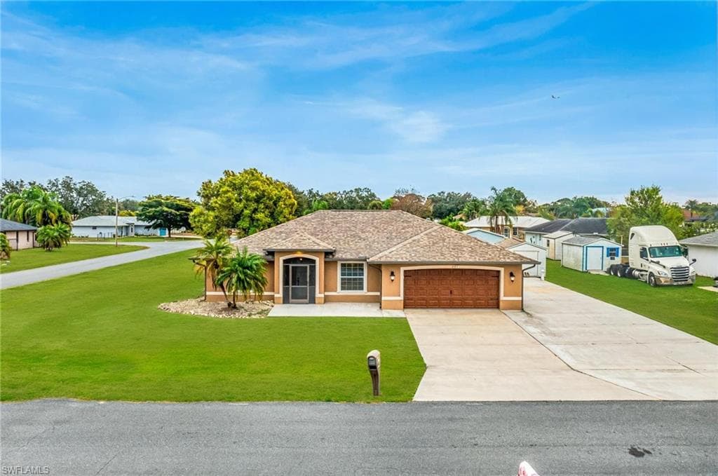 401 Candlewick Cir, Lehigh Acres, photo 2