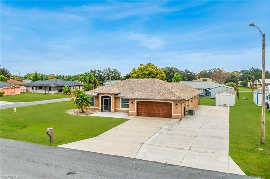 401 Candlewick Cir, Lehigh Acres, photo 3