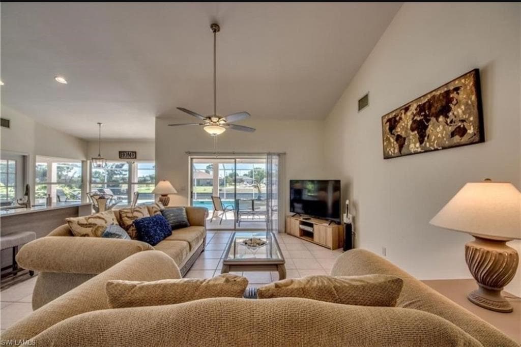 318 28th St, Cape Coral, photo 3