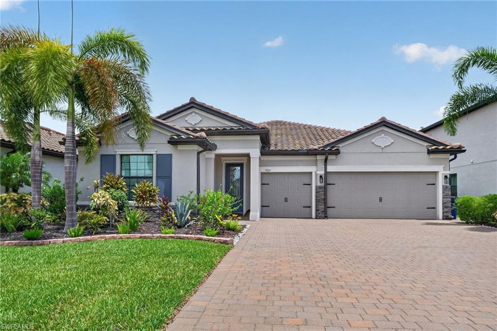 17624 Kinzie Ln, Estero, photo 2
