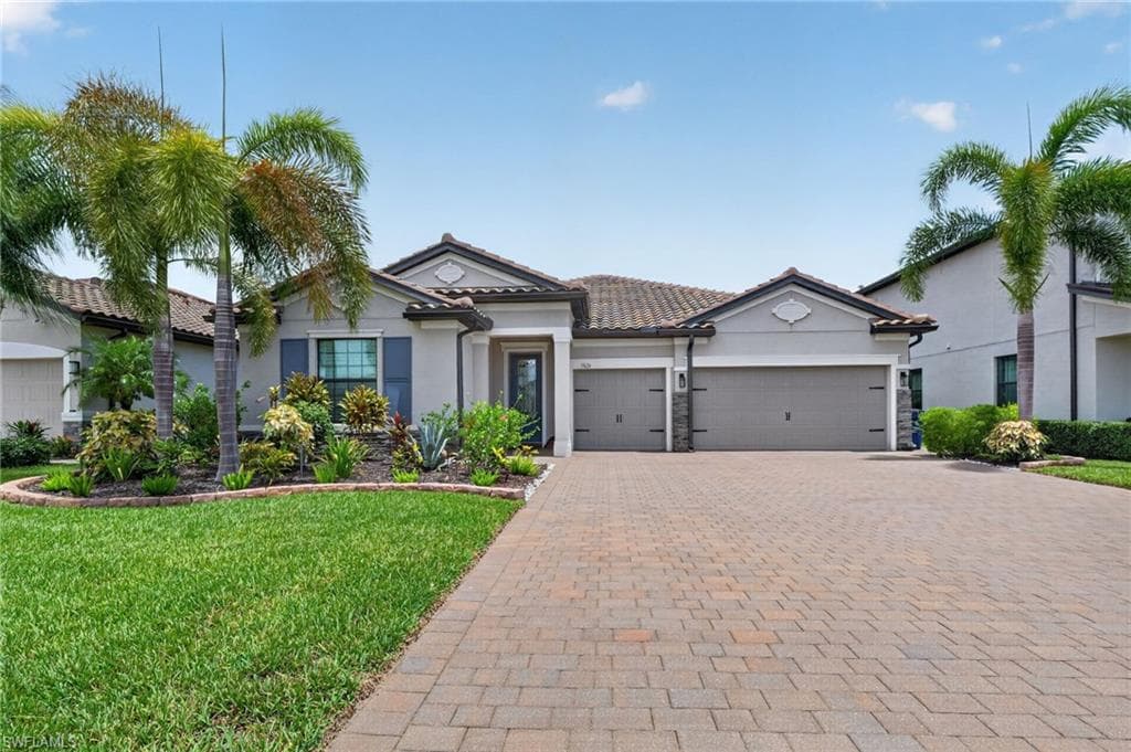 17624 Kinzie Ln, Estero