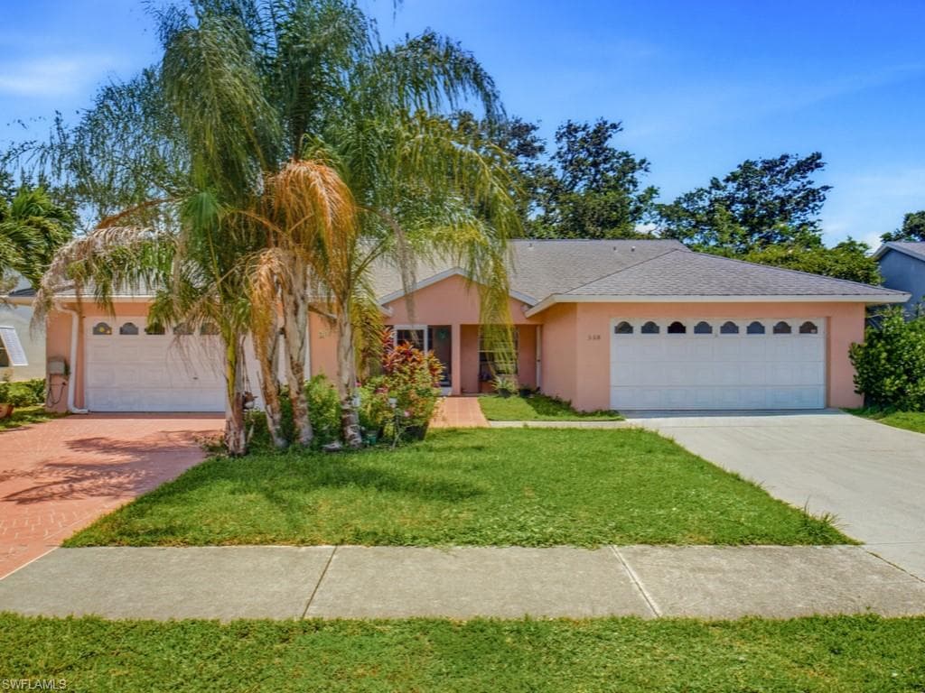510 Saint Andrews Blvd #16, Naples