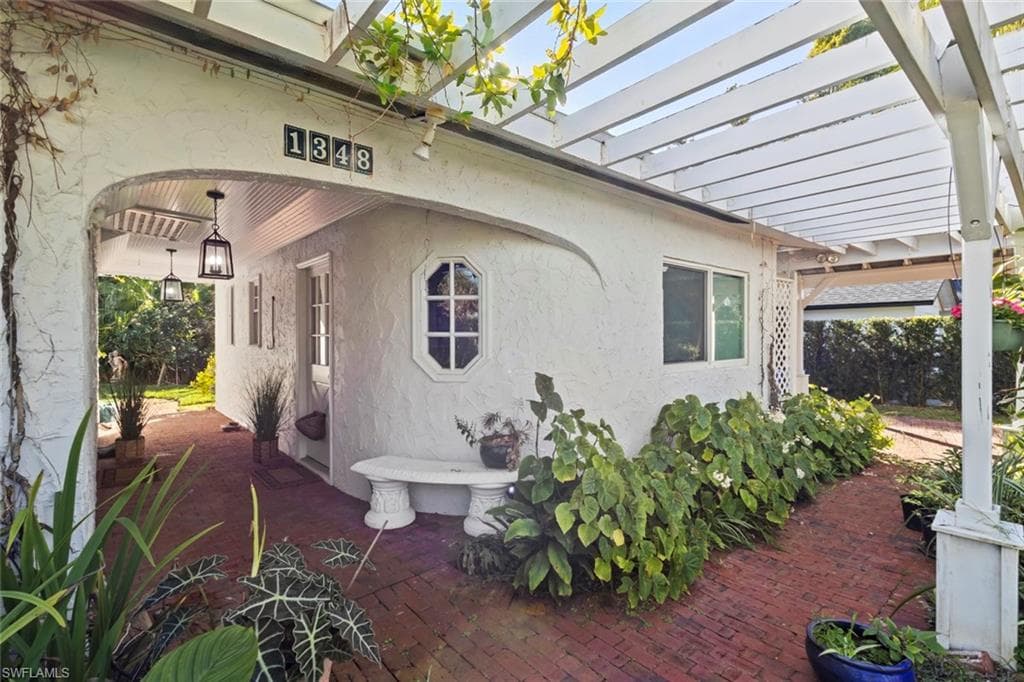 1348 Alcazar Ave, Fort Myers, photo 3