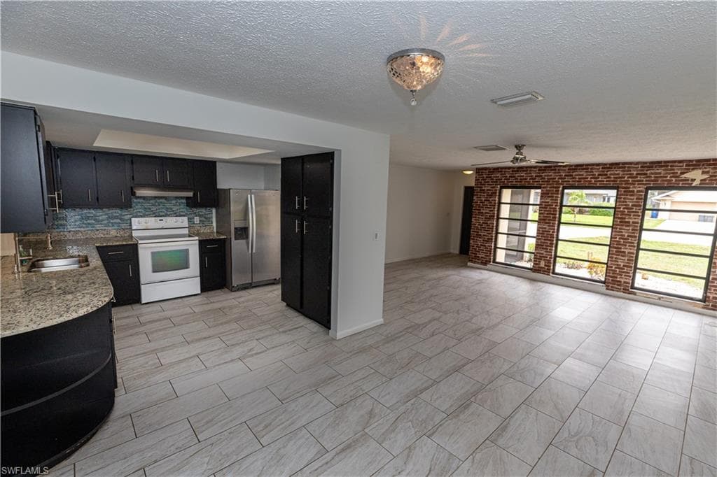 25572 Fenner Cir, Bonita Springs, photo 3