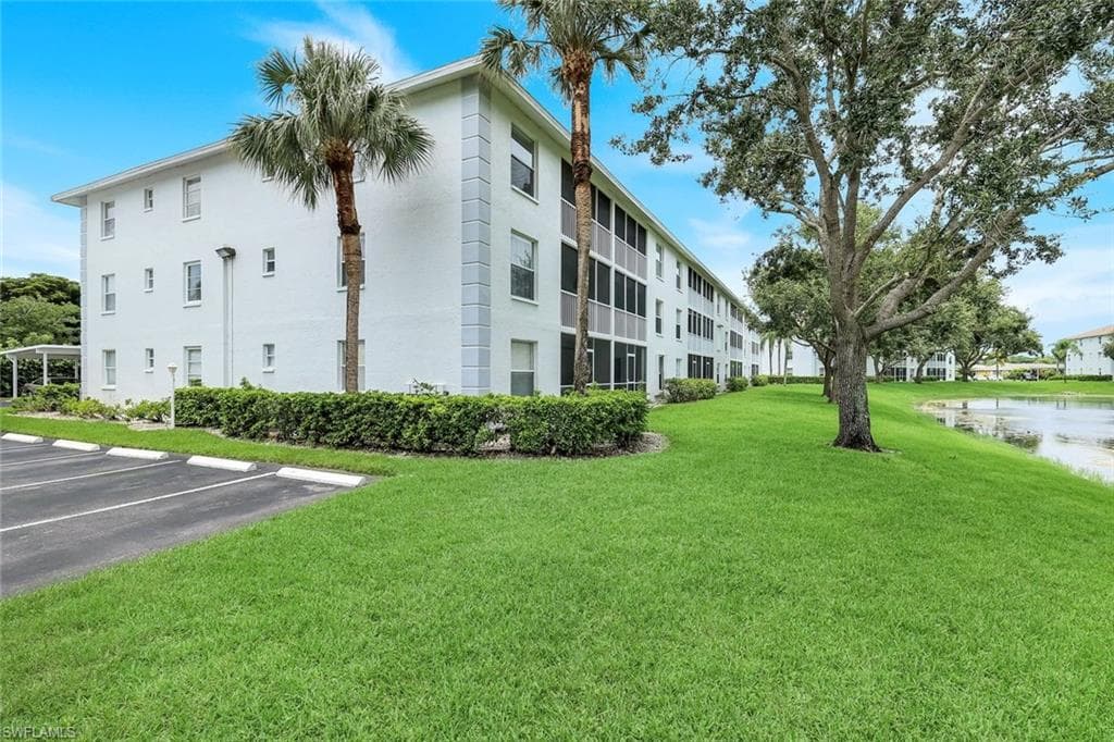 9580 Victoria Ln #205, Naples, photo 2