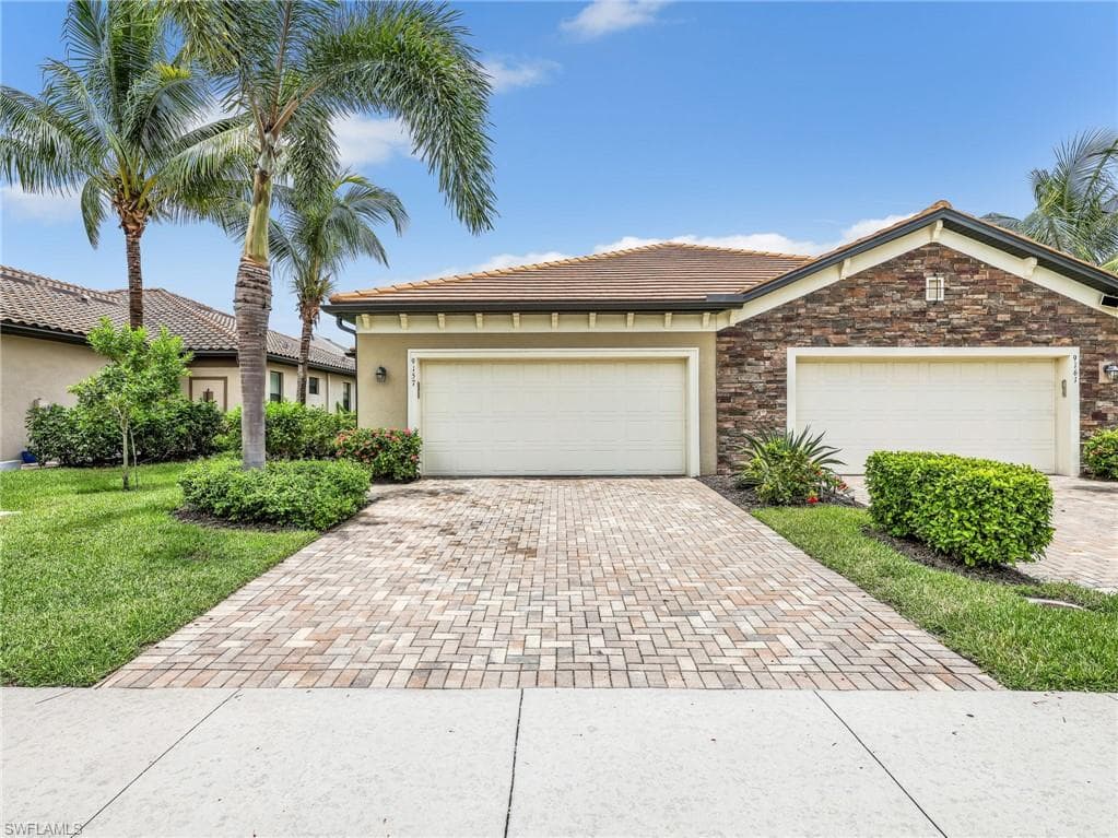 9157 Glenforest Dr, Naples