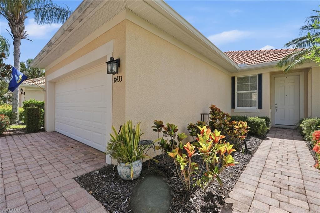 8433 Karina Ct, Naples, photo 2