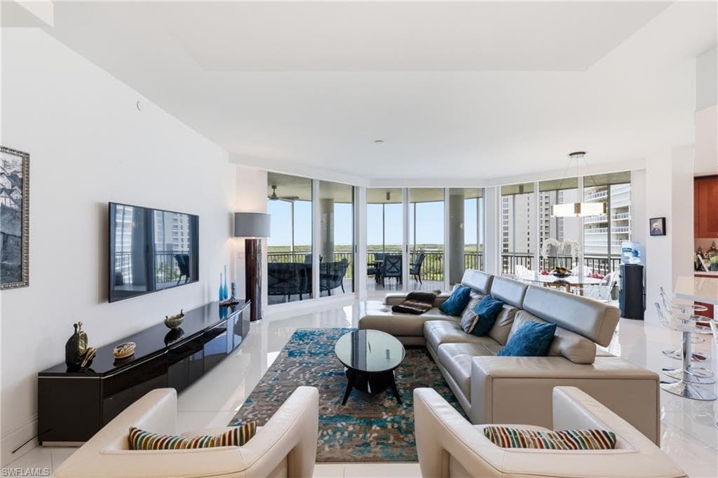 13675 Vanderbilt Dr #810, Naples, photo 2