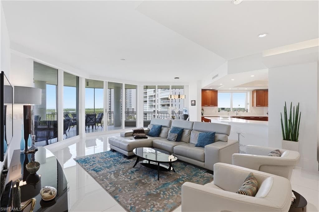 13675 Vanderbilt Dr #810, Naples, photo 3