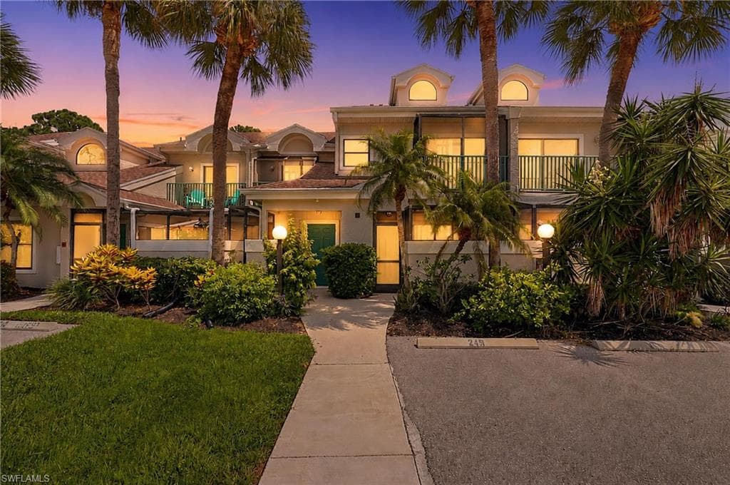 81 Emerald Woods Dr #m3, Naples