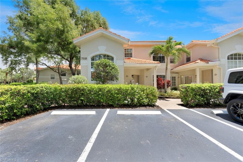 7518 Silver Trumpet Ln #201, Pipers Grove
