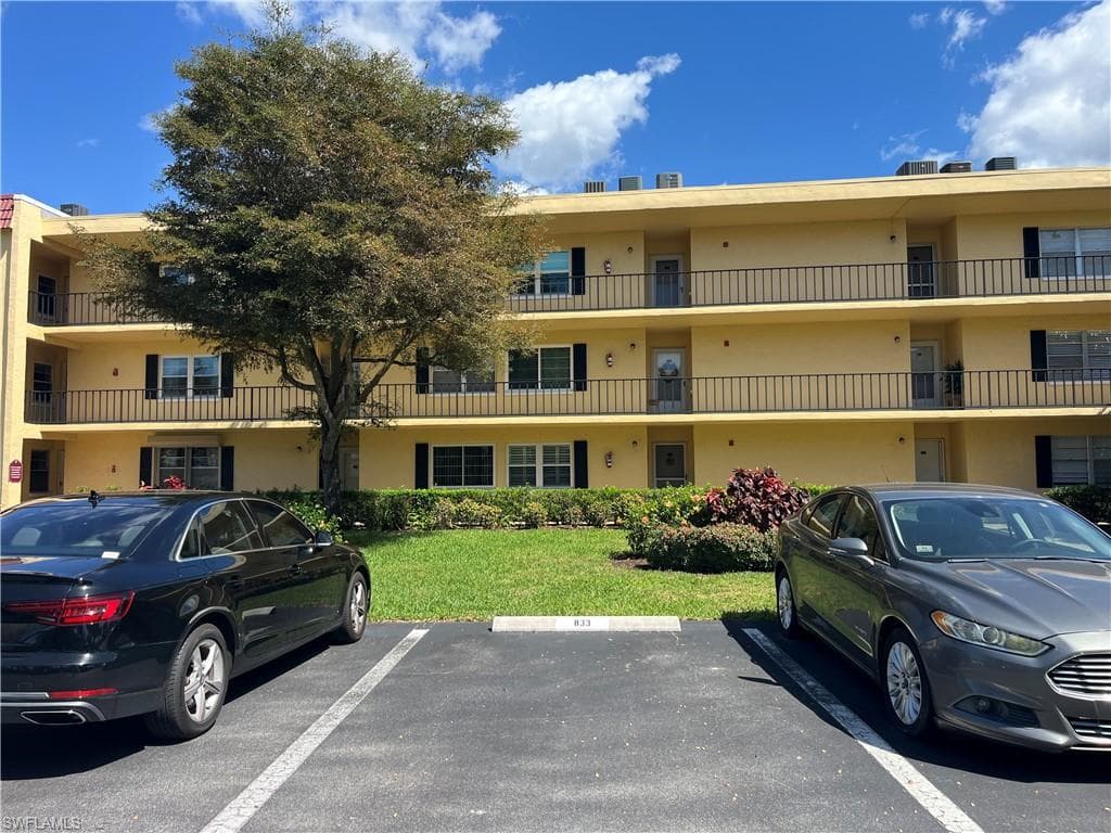 1085 Forest Lakes Dr #8202, Naples